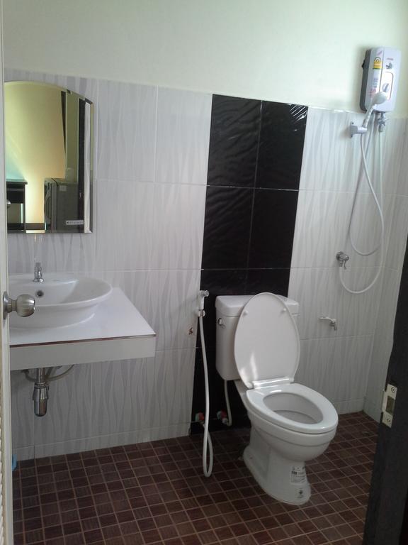 Aparthotel Bansappoori Lamphun Esterno foto